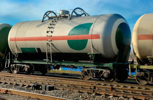 Because liquefied natural gas can be transported via rolling stock or pipeline, it is used as a common fuel in North America.