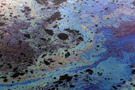 Fuller's earth can be used to help clean up oil spills.
