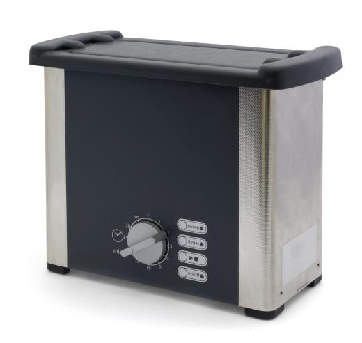 Ultrasonic jewelry cleaners contain a transmitter that produces ultrasonic waves.