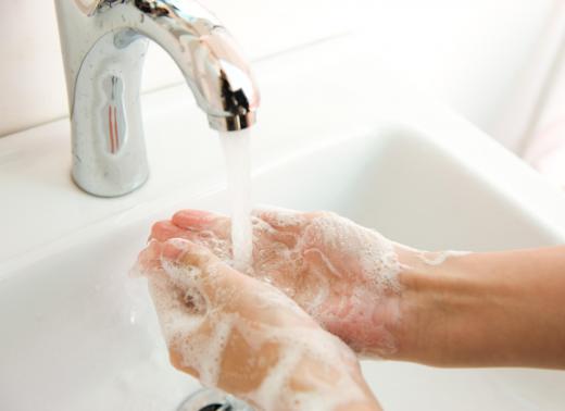 A person washing his hands.