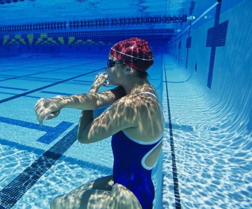 Swimmers know that holding a full breath can make them more buoyant.